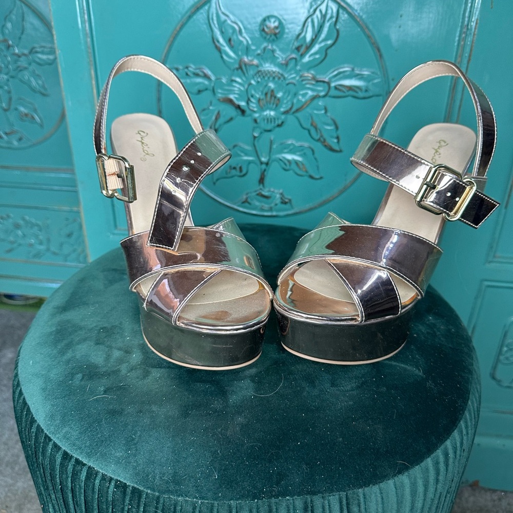 Rose gold metallic platform sandals. Never worn. Sz 8.